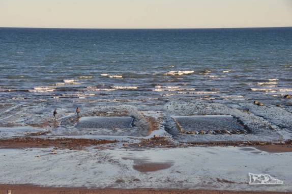 Piscinas escavadas na praia de Las Grutas, na Argentina